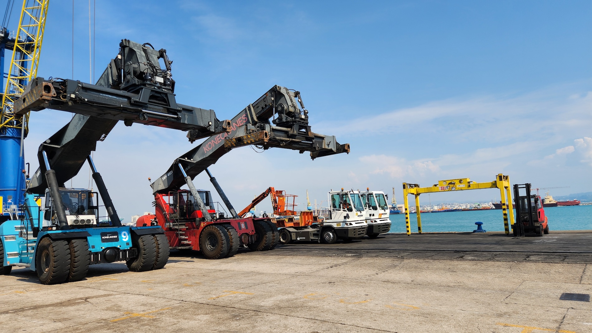 Mariner deploys additional reach stacker and terminal equipment