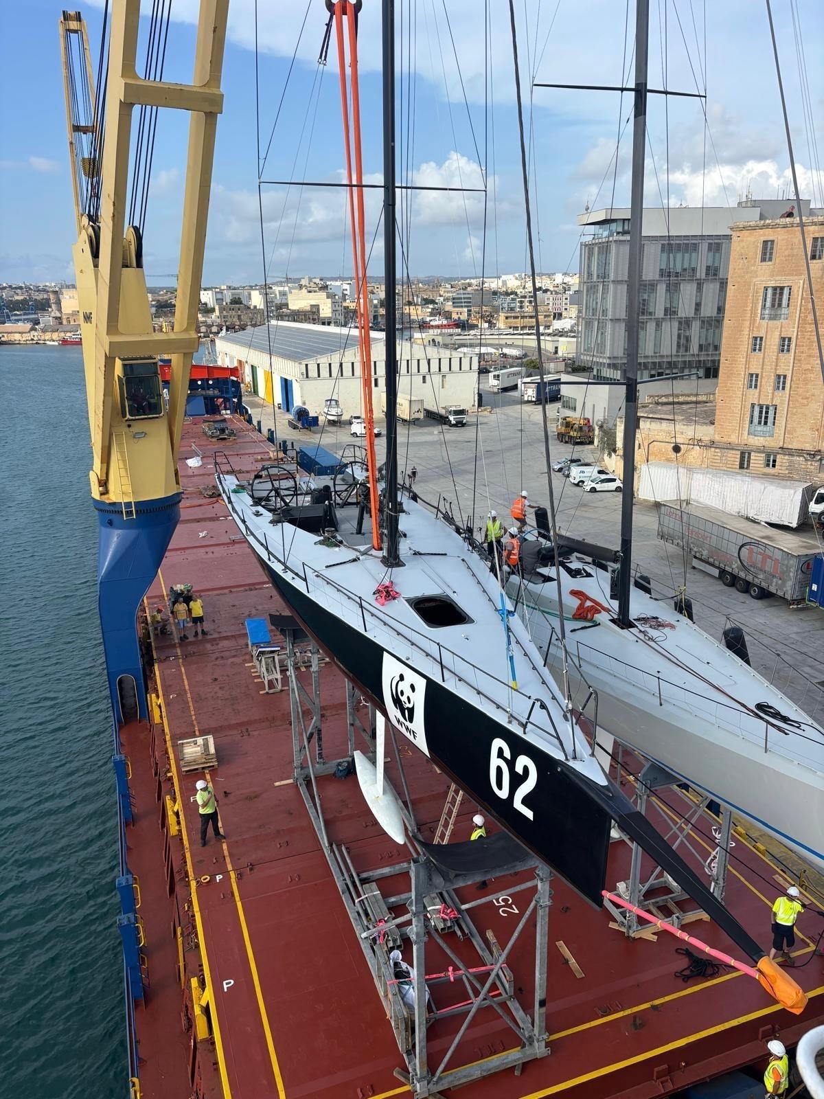 Mariner transports racing yachts