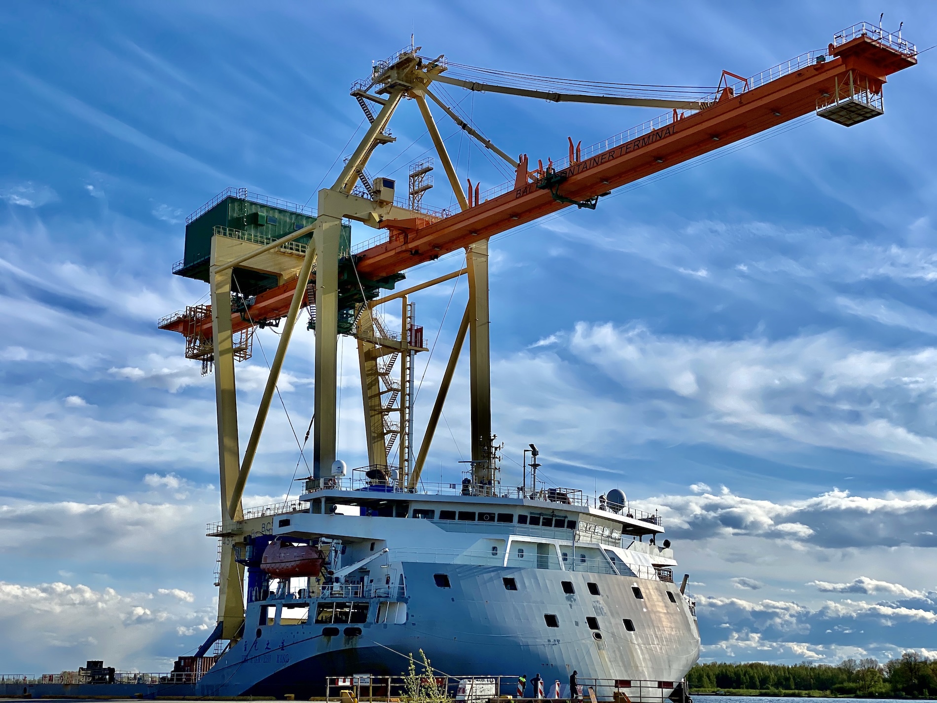 New sts crane arrives at Mariner’s terminal in Latvia