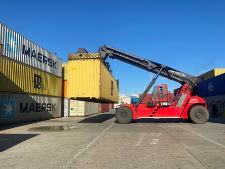 Mariner deploys additional reach stacker